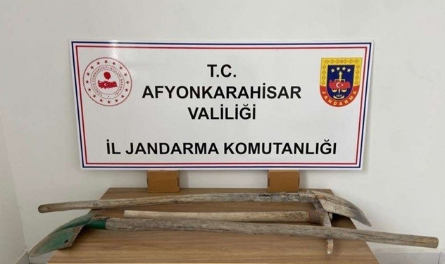 Kaçak kazı yapan 4 kişi jandarma tarafından suçüstü yapıldı