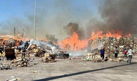 Kağıt fabrikası alevlere teslim oldu