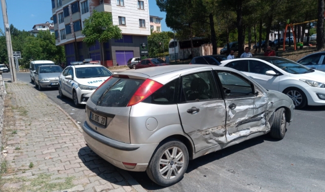 Karabük'te panelvan ile otomobil çarpıştı: 4 yaralı