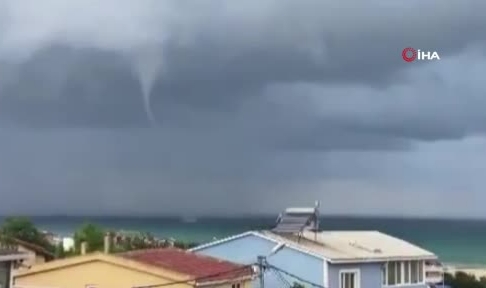 Karaburun Sahili'nde hortum çıktı