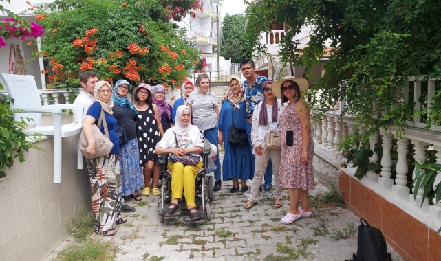 Karacabey Belediyesi’nden özel bireylere gezi