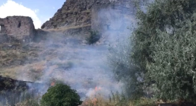 Kars Kalesi’nin eteklerinde yangın paniği