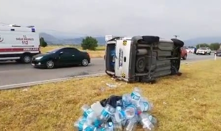 Kavşakta kaza: 3 araç çarpıştı