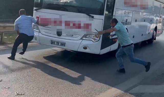 Kendisini uyaran muavine bıçak çekti