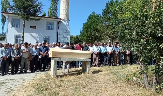 Keneden vefat eden kişi defnedildi