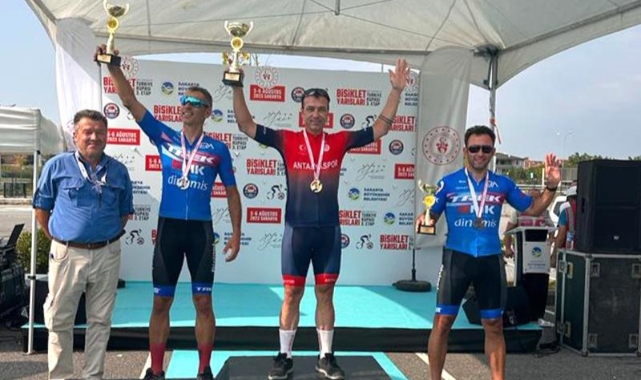 Kırmızı-beyazlı pedaldan Sakarya’da ikide iki