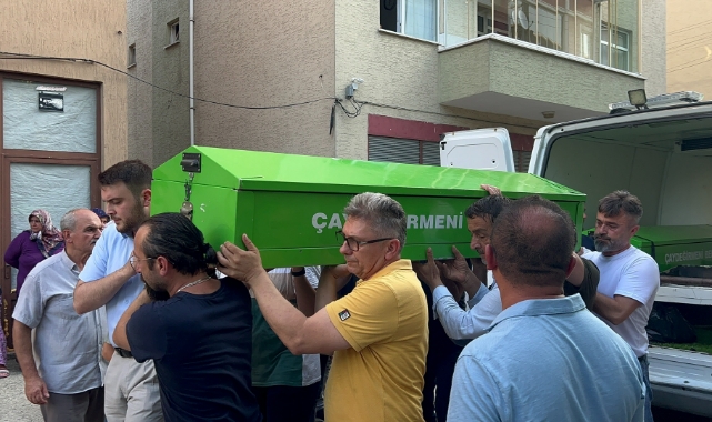 Kızı tarafından katledilen anne toprağa verildi