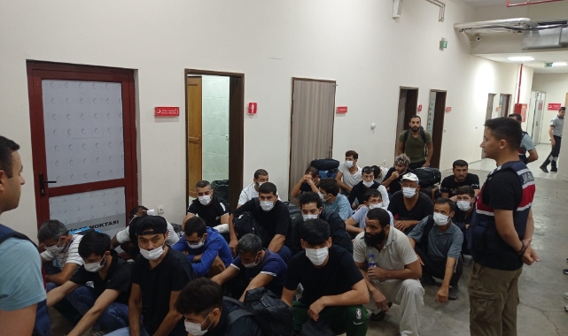 Kocaeli'de 24 kaçak göçmen sınır dışı edildi