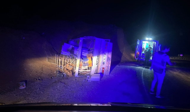 Kontrolden çıkan kamyonet devrildi: 2 yaralı