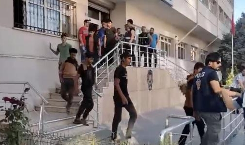 Konya'da 23 kaçak göçmen yakalandı