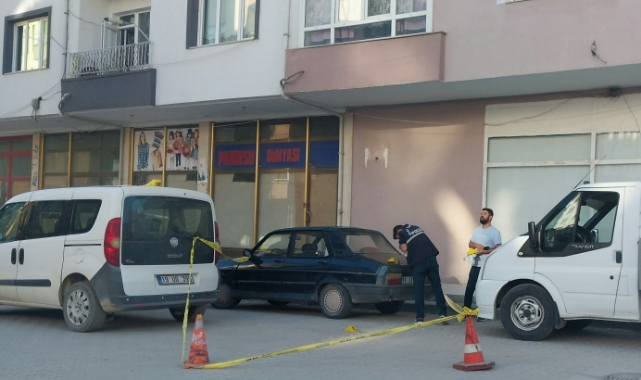 Köstebek tabancası patladı: 2 yaralı