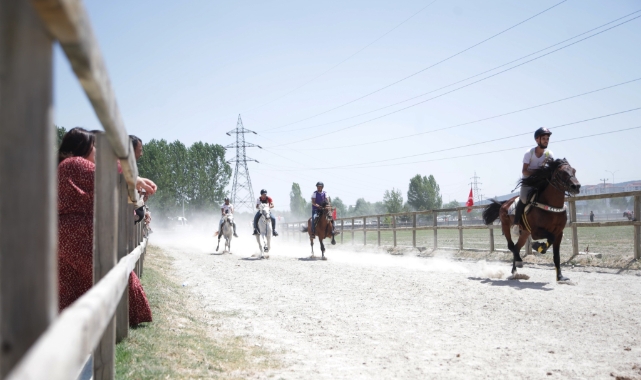 Kütahya'da Rahvan At Yarışları