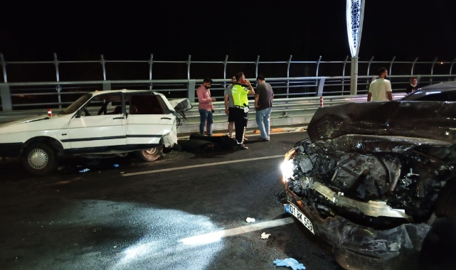 Lüks araç, çarptığı otomobili kağıt gibi ezildi