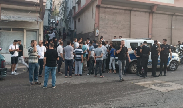Mahalleli ile uyuşturucu satıcıları arasında kavga! 1 ölü, 4 yaralı