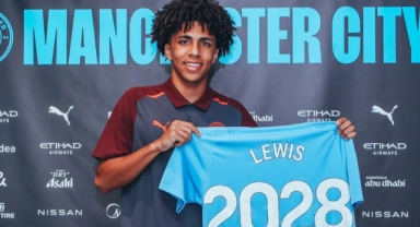 Manchester City, Rico Lewis'in sözleşmesini 2028 yılına kadar uzattı