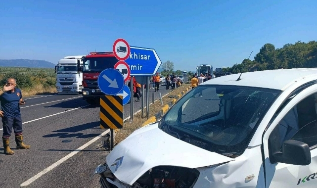 Manisa'da trafik kazası: 3’ü yabancı uyruklu 4 yaralı