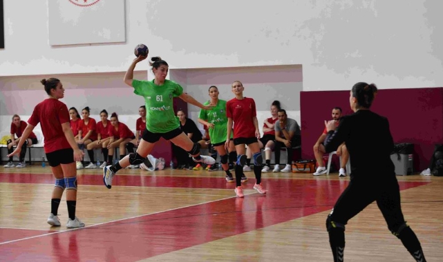 Mavi Kelebekler hazırlık maçlarında 5'te 5 yaptı