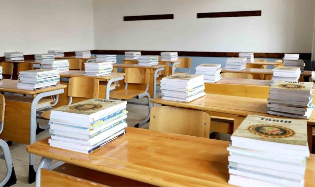 MEB ücretsiz ders kitabı için harekete geçti