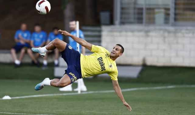 Mert Müldür Fenerbahçe'yle ilk antrenmanına çıktı
