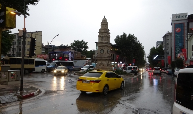 Meteoroloji'den yeni uyarı! Kuvvetli sağanak yağışa dikkat