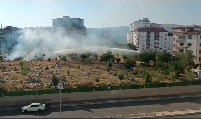 Mezarlıkta korkutan yangın