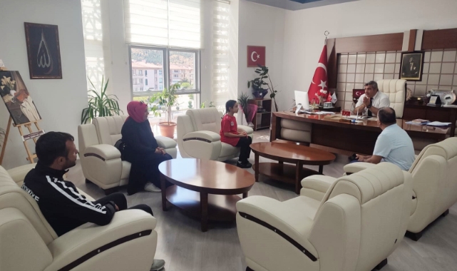 Milli Takım sporcusu Yılmaz’dan Müdür Sünnetci’ye ziyaret