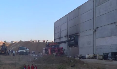 Mobilya fabrikasında çıkan yangın söndürüldü