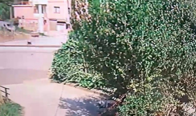 Motosiklet ile patpat çarpıştı! 1'i ağır 3 yaralı