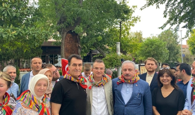 Mustafa Şentop yörüklere aşure dağıttı!