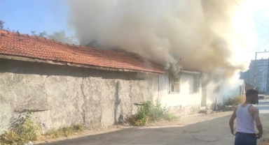 Müstakil evden dumanlar yükseldi