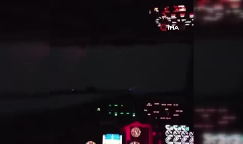 Nadir görülen hava olayı kokpitten kaydedildi