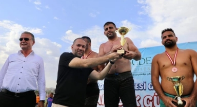 Niğde'de güreş şenliği yapıldı