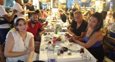 Nuri Alço Fethiye'de yorgunluk atıyor