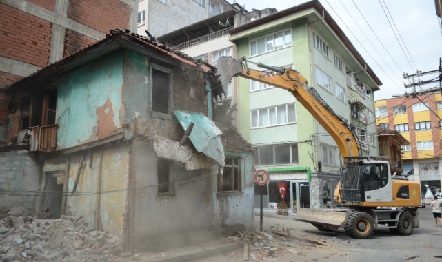 Osmangazi’de metruk bina temizliği