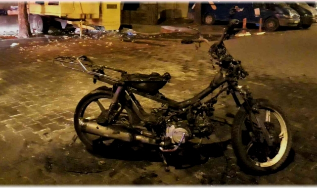 Oto galeri yangınında 400 motosiklet küle döndü