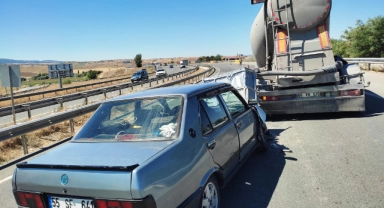 Otomobil ile TIR çarpıştı!