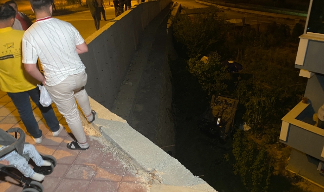 Otomobil istinat duvarından uçtu: 1 yaralı