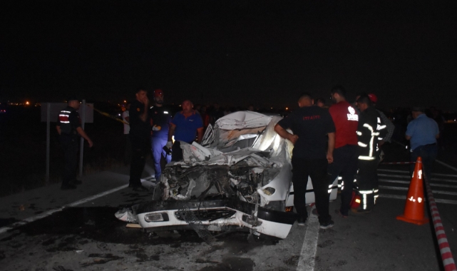 Otomobil, kamyonete arkadan çarptı: 1 ölü, 2 yaralı