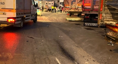 Otomobil park halindeki TIR'a çarptı: 2 ölü, 2 yaralı