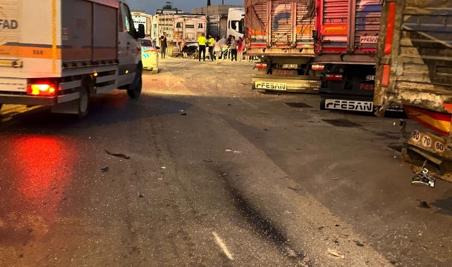 Otomobil park halindeki TIR'a çarptı: 2 ölü, 2 yaralı