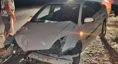 Otomobil sulama kanalına uçtu