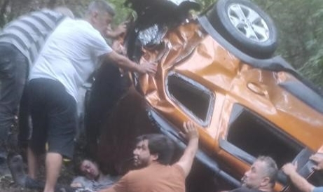 Otomobil uçurumdan yuvarlandı! 1 ölü 4 yaralı