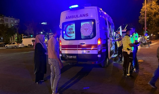 Otomobil ve motosiklet çarpıştı! 1'i ağır 2 yaralı