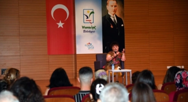 Oyuncu Parla Şenol, genç tiyatrocularla buluştu
