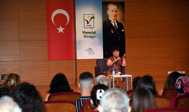 Oyuncu Parla Şenol, genç tiyatrocularla buluştu