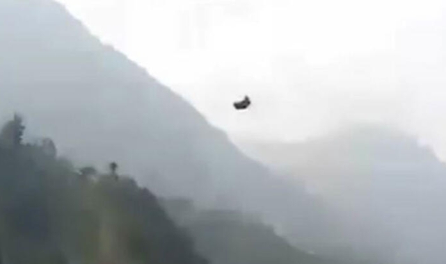 Pakistan’da teleferikte mahsur kalan 8 kişi kurtarıldı