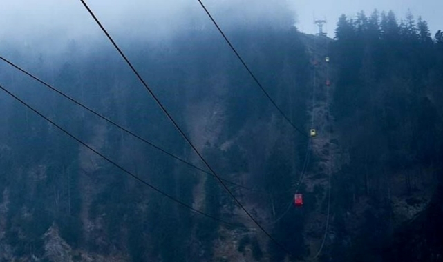 Pakistan’da teleferikte mahsur kalan 8 kişiden 4’ü kurtarıldı