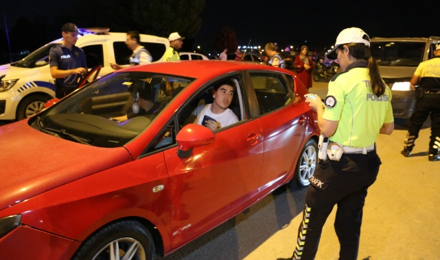 Polisin şok uygulaması ile 800 kişi kontrol edildi
