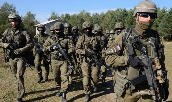 Polonya, Belarus sınırına bin asker daha gönderiyor