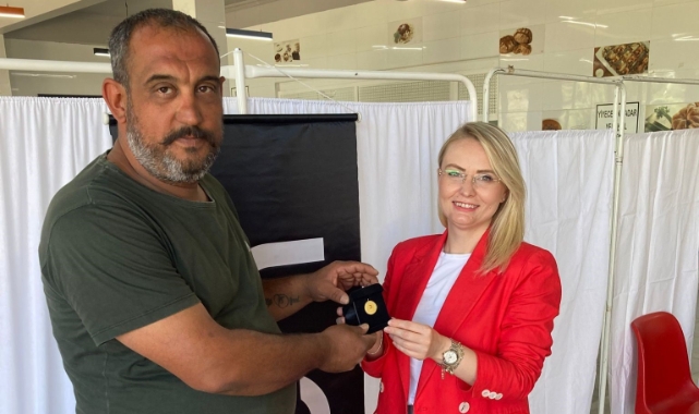 Rekor kan bağışı yapan vatandaşa altın madalya